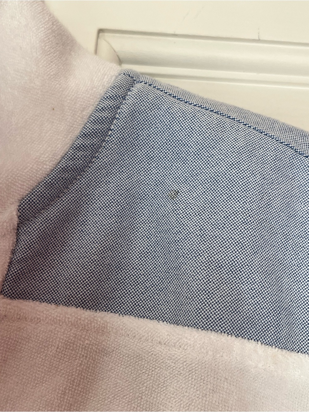 Vineyard Vines, White/Blue Long Sleeve Terry Coverup. - Picture 4 of 4